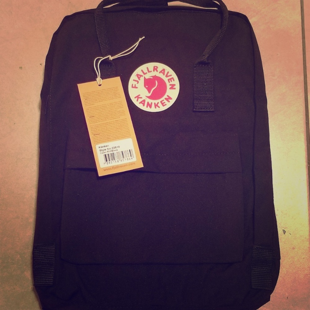 FJALLRAVEN BLACK KANKEN BACKPACK 16L CLASSIC